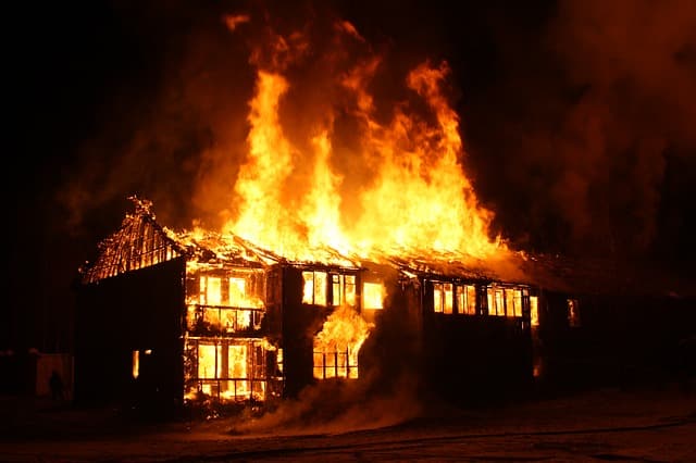 火災保険の相場はいくら？補償と保険料で選ぶ火災保険5選！